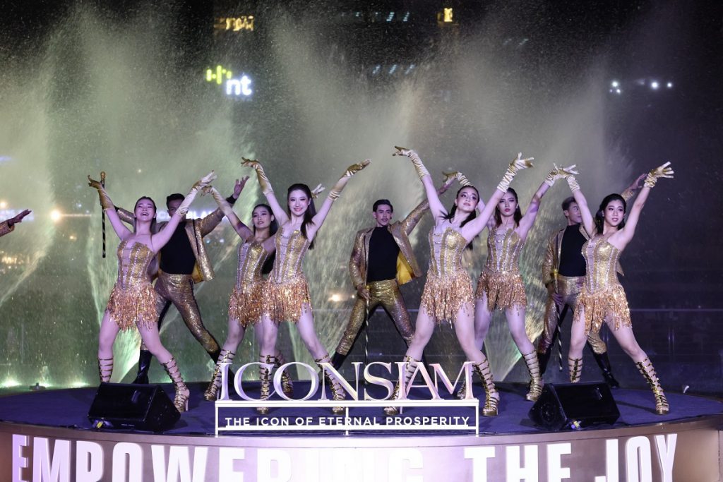 ไอคอนสยาม ร่วมกับ กรุงเทพมหานคร จัดงาน “The ICONIC Multimedia Water Features – Empowering The Joy” เปิดตัวการแสดงระบำสายน้ำที่ยาวที่สุดในเอเชียตะวันออกเฉียงใต้รูปแบบใหม่ ต้อนรับเทศกาลเฉลิมฉลองคริสต์มาสและปีใหม่